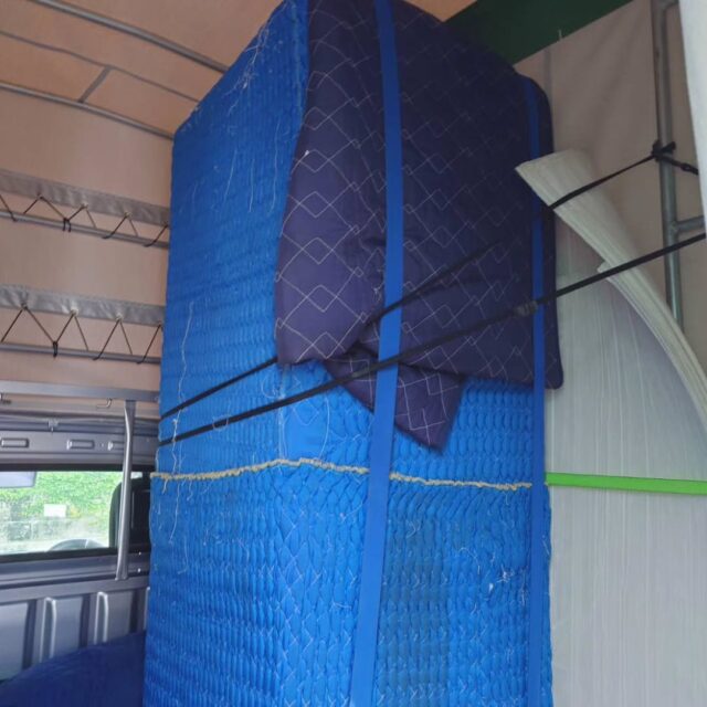 🟢 【本日の運搬レポート】
沖縄の引越会社「えこぶ運送」代表・池野です🚚

■ 日付：11月9日
■ ルート：読谷村喜名 → うるま市石川
■ お引越し内容：
・大型冷蔵庫 1点

■ 料金：13,000円（税込）
■ 対応：作業員2名

冷蔵庫などの重量物も、しっかり養生・安全運搬いたします💪
読谷〜うるまエリアのちょっとした引越し・家具移動もお気軽にどうぞ！

📱 お見積り・ご相談はLINEが便利です
👉 https://lin.ee/4jVmRie

◆今日の一言◆
「今日も安全第一で、笑顔を運びます😊」

#えこぶ運送
#沖縄引越し
#読谷村
#うるま市石川
#大型冷蔵庫運搬
#単品引越し
#軽トラ便
#地域密着
#引越しはえこぶにお任せ