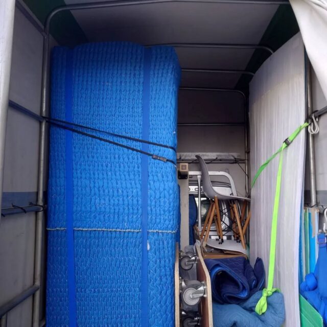 🟢 【本日の運搬レポート】
沖縄の引越会社「えこぶ運送」代表・池野です🚚

■ 日付：1月17日
■ 引っ越し元：浦添市内間
■ 引っ越し先：那覇市銘苅

■ 作業内容
・ドラム式洗濯機
・大型冷蔵庫
・食卓テーブル

重量物中心の運搬作業。
ドラム式洗濯機・大型冷蔵庫ともに、搬出経路を事前確認し、養生・バランスを意識して安全に対応しました。

■ 作業員：2名
■ 料金：17,000円（税込）

「重たい家電だけ頼みたい」「大型家電を安全に運びたい」
そんなご依頼も、内容に応じて柔軟に対応しています。

📱お見積り・ご相談はLINEが便利
👉 https://lin.ee/4jVmRie

◆ 今日の一言 ◆
「重たいものほど、段取りが命。」

#えこぶ運送
#沖縄引越し
#浦添市
#那覇市銘苅
#ドラム式洗濯機
大型冷蔵庫
重量物運搬
家電運搬
作業員2名
地域密着
引越しはえこぶにお任せ