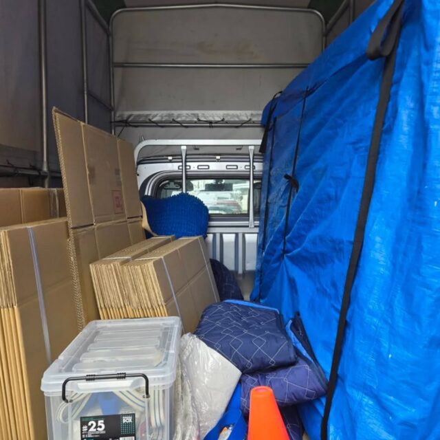 🟢 【本日の作業レポート】
沖縄の引越会社「えこぶ運送」代表・池野です🚛

■ 日付：2月17日
■ ルート：那覇市銘苅 → 那覇市牧志

■ 作業内容：
・ベッドマットレス1枚運搬
・新居にて古いマットレス処分

今回は那覇市内でのコンパクトなご依頼。
マットレス1点のみの移動＋現地処分対応でした。

大型家具1点だけでも、
搬出・搬入・処分までワンストップで対応可能です。

■ 料金：15,000円（税込）

市内間の移動や、
「これだけ運びたい」「これだけ処分したい」
そんなご相談も歓迎です💪

お見積り・ご相談はLINEが便利です📱
👉 https://lin.ee/4jVmRie

◆ 今日の一言 ◆
「1点でも、全力対応。」

#えこぶ運送
#沖縄引越し
#那覇市銘苅
#那覇市牧志
#マットレス運搬
家具処分
単品運搬
那覇市内引越し
地域密着
引越しはえこぶにお任せ