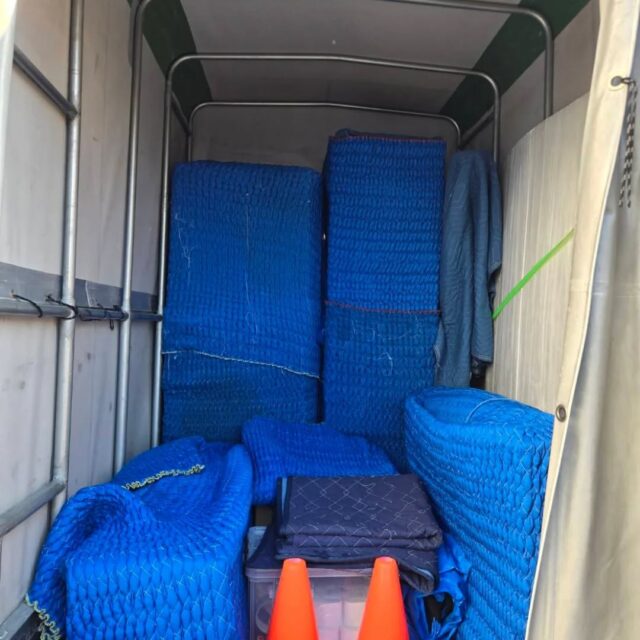 🟢 【本日の作業レポート】
沖縄の引越会社「えこぶ運送」代表・池野です🚛

■ 日付：2月19日
■ ルート：浦添市宮城 → 南風原町兼城

■ 作業内容：
・冷蔵庫
・スタンドミラー
・テレビ ほか

大型家電を中心に、
必要なものだけを運ぶ“セレクト引越し”案件。

冷蔵庫やミラーなど、
養生が必要な家具も丁寧に対応しました💪

■ 料金：17,000円（税込）

浦添・南風原エリアの家具運搬や
部分的なお引越しも対応可能です。

お見積り・ご相談はLINEが便利です📱
👉 https://lin.ee/4jVmRie

◆ 今日の一言 ◆
「必要なものだけ、しっかり運ぶ。」

#えこぶ運送
#沖縄引越し
#浦添市
#南風原町
#冷蔵庫運搬
テレビ運搬
部分引越し
軽トラ便
地域密着
引越しはえこぶにお任せ