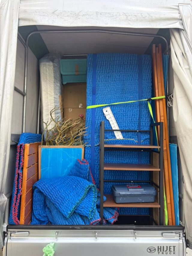 🟢 【本日の作業レポート】
沖縄の引越会社「えこぶ運送」代表・池野です🚛

■ 日付：4月4日
■ ルート：糸満市潮平 → 八重瀬町仲座

■ 作業内容：
・冷蔵庫
・ベッド
・観葉植物
・段ボールほか

家具・家電＋生活用品一式の運搬案件📦

ベッドの分解・搬出や、
冷蔵庫などの重量物に加え、
観葉植物は傷や倒れに注意しながら慎重に対応🌿

搬出・搬入ともに養生を徹底し、
安全第一でスムーズに作業完了しました💪

■ 車両：2トン車
■ 作業員：2名

■ 料金：43,000円（税込）

大型家具・家電から細かいお荷物まで、
まとめて対応可能です📱

👉 https://lin.ee/4jVmRie

◆ 今日の一言 ◆
「荷物ごとに“扱い方”を変えるのがプロの仕事。」

#えこぶ運送
#沖縄引越し
#糸満市
#八重瀬町
#家具家電運搬
単身引越し
観葉植物
軽貨物
地域密着
引越しはえこぶにお任せ